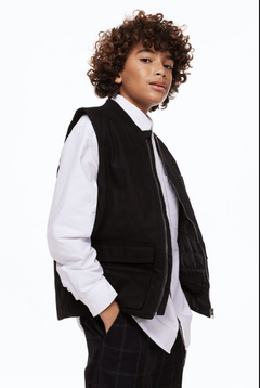 Chaleco "H&M"- De gabardino negra, con bolsillos en internet