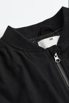 Chaleco "H&M"- De gabardino negra, con bolsillos - tienda online