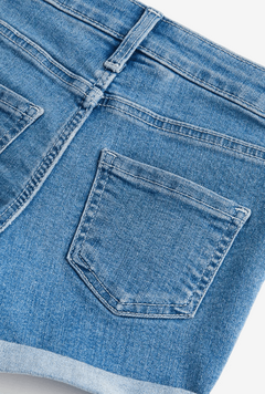 Short "H&M" - De jean clásico, elastizado, con sistema ajuste de cintura en internet