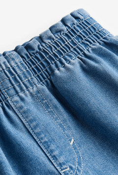Short "H&M" - De jean blandito, azul clásico, con cintura alta elastizada - Lupeluz
