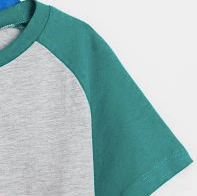 Remera "H&M" - Gris y verde, corte wrangler en internet