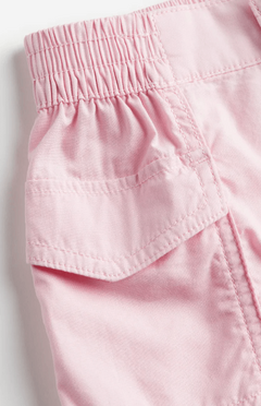 Short "H&M" - Rosa de gabardina liviana, con bolsillos y botón en internet