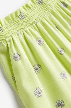 Pantalón "H&M" - De verano, verde con margaritas. Súper fresco - comprar online