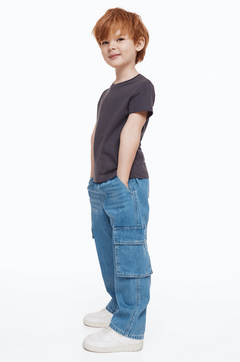 Jean "H&M" - Celeste, corte recto, con bolsillos cargo - tienda online