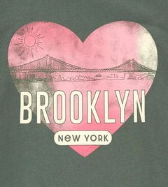 Remera "Osh Kosh" - Verde con corazón Brooklyn - comprar online
