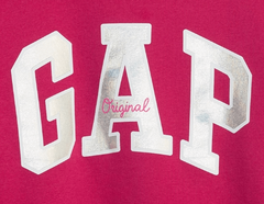 Buzo "Gap". Cuello redondo fucsia con logo plateado - comprar online