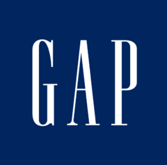 Remera "Gap" - Negra con logo clásico estampado en internet