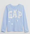 Remera "GAP". Celeste con logo blanco y estrellas plateadas