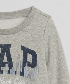Buzo "Gap". Cuello redondo gris con logo estampado azul y New York en internet