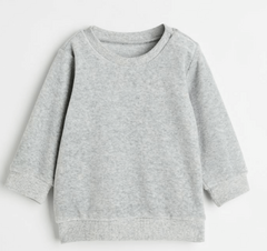 Buzo "H&M". De plush, gris melange liso!! Precioso!