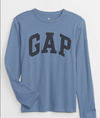 Remera "GAP". Azul aero, manga larga, con logo estampado en azul marino