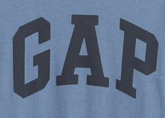 Remera "GAP". Azul aero, manga larga, con logo estampado en azul marino - comprar online