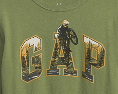 Remera "GAP". Verde oscuro, con logo estampado con moto - comprar online