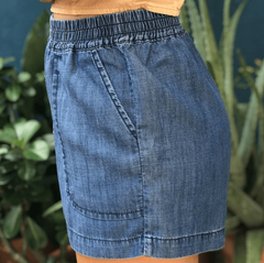 Short "H&M" - De jean blandito, azul clásico, con bolsillos grandes - comprar online