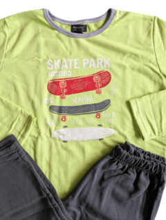 Pijama "Natubel" - ABRIGADO !!! Verde con Skates - tienda online