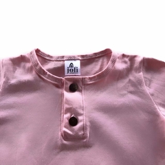 REMERA CIPRÉS M/L CON BOTÓN- ROSA en internet