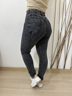 Calça Jeans estonada BLACK na internet