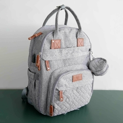 Mochila Maternal Ionify Ur Snow Gris Cambiador Porta Mamadera y Chupete - comprar online