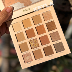 NOVO- THE WORLD PALETA DE 16 SOMBRAS