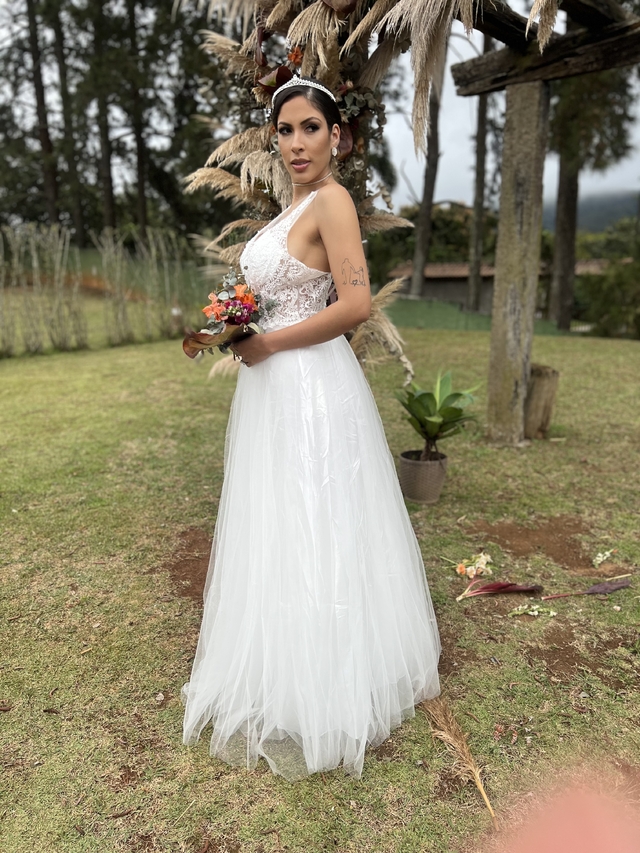 Vestido de noiva princesa , com rendas bordadas e tule (toda noiva)