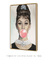 Quadro Bonequinha de Luxo Audrey Hepburn - Chiclete Rosa - comprar online