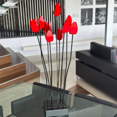 Escultura Amsterdam flores rojas - comprar online