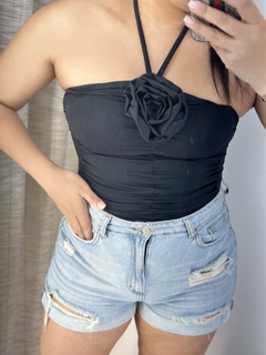 Body com detalhe em flor - comprar online