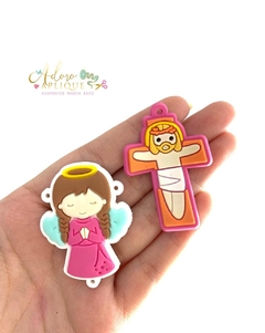 Aplique Emborrachado Anjinho e Cruz Jesus Pink com Tiffany - 2 unidades - comprar online