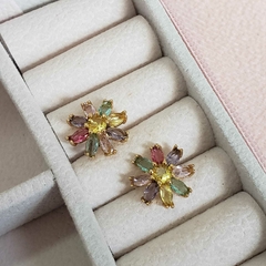 Brinco flor com zirconias coloridas folheado em ouro 18k - comprar online