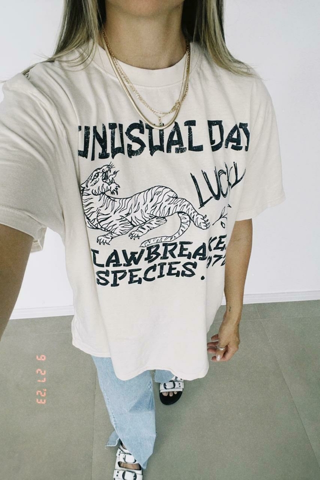 T-shirt New • Unusual Day