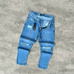 JEANS SEMI MOM CON ROTURAS