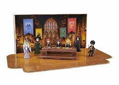 MAGICAL MINIS - KIT COLLECTOR SET SALÃO HOGWARTS E 7 MINNI PERSONAGENS - SUNNY WIZARDING WORLD na internet