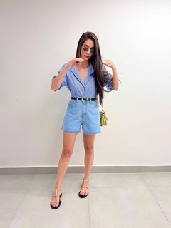 Short com store fenda