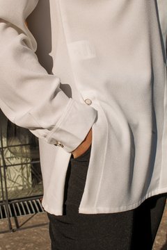 Imagem do camisa em crepe com abertura na lateral (ref.158)