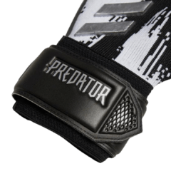 Guantes de arquero profesional adidas Predator League con diseño en negro y blanco.