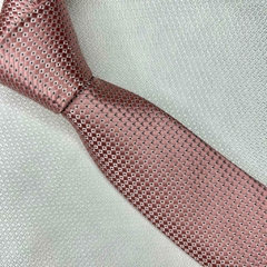 Gravata Semi-Slim Jacquard Trabalhada Rose com Detelhe Xadres Cinza e Branco na internet