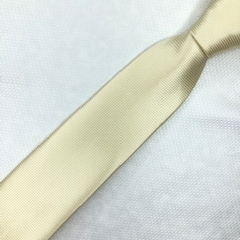 Gravata Semi-Slim Jacquard Lisa com Textura Quadriculado Creme na internet