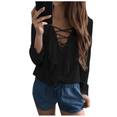 Blusa Feminina com Decote em Tiras Trançadas na internet