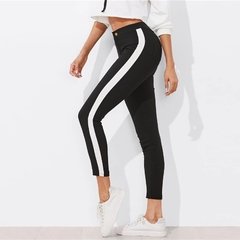 Calça Capri Preta Com Listra Lateral - comprar online