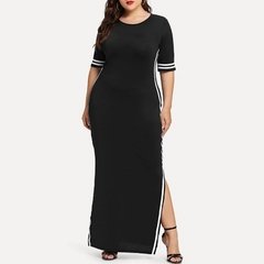 Vestido Longo com Listra Lateral Plus Size