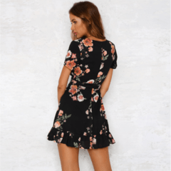 Vestido Preto Floral Com Decote V - LUKAHE - Moda e Acessórios