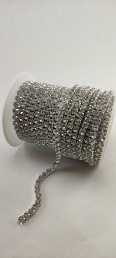 Strass ss18 acrilico continuo base plata x 9 metros.