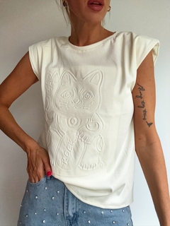 Remera• FORTUNE cat ivory• - LA TIENDA by Me!