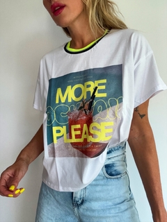 Remera• MORE please• en internet