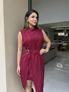 Vestido felina com fivela transpassado