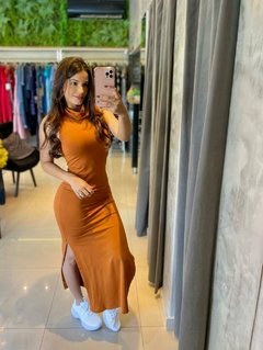 Vestido moletinho gola rolê sem manga telha - comprar online