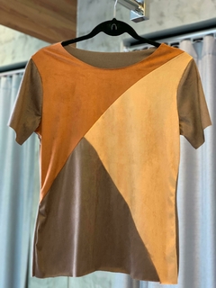 Blusa tricolor camurça - Yamada Fashion