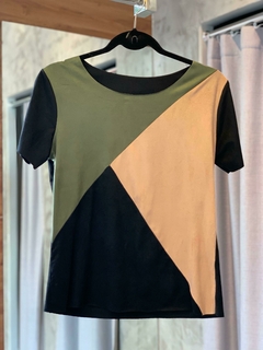 Blusa tricolor camurça na internet