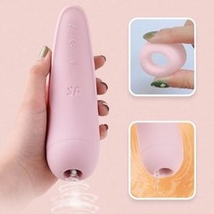 SATISFYER CURVE 2+ (CLIQUE PARA VER VARIAÇÕES DE CORES) (437) - Na Hora H