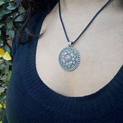 Medalla Mandala Con Símbolo De Om / Plata 925 - tienda online